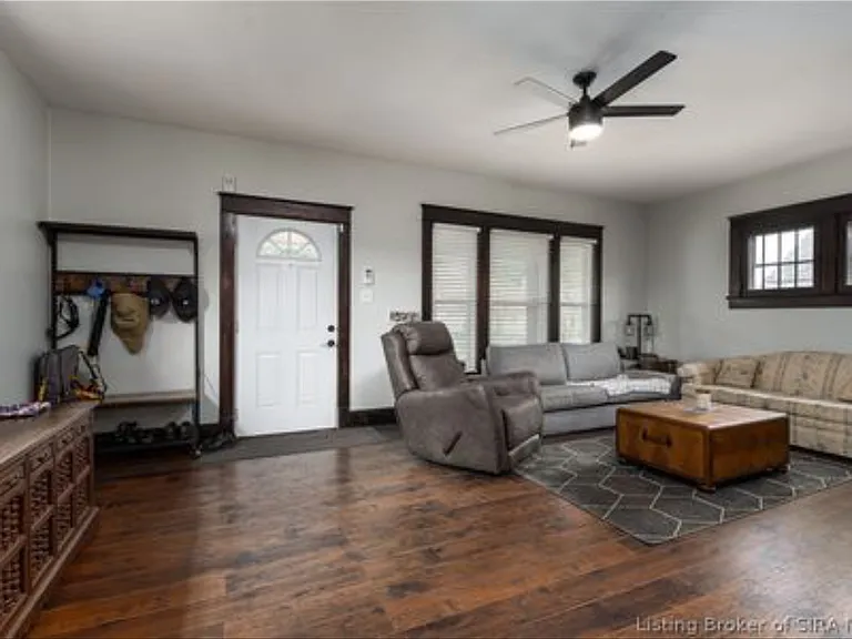 1728 E Spring St — Photo 3