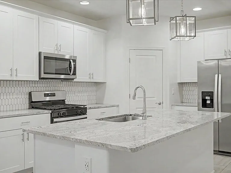 10315 W Robertson St — Photo 12