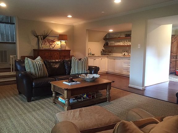 Family Room w/ wet bar