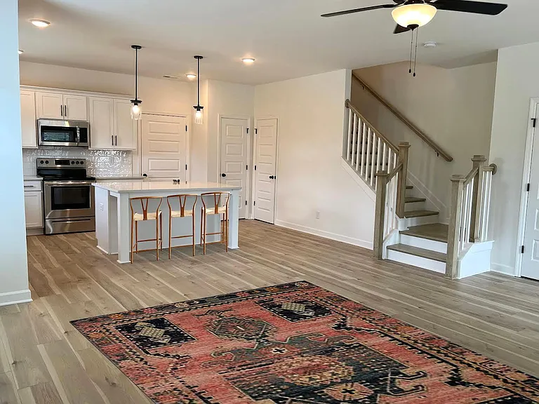 1719 Fenway Loop — Photo 2