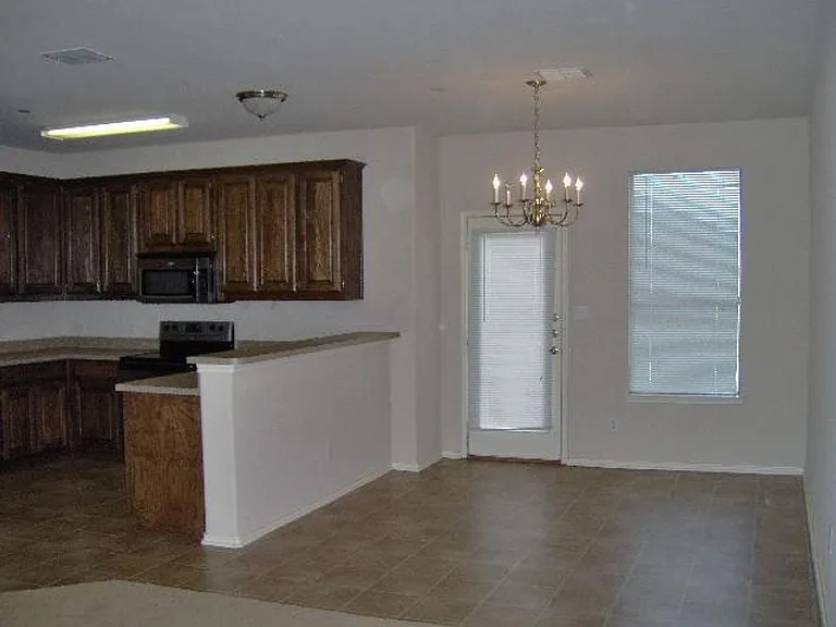 5413 Soledad Dr — Photo 5
