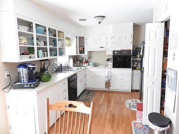 5th image of 210 Courtland Cir