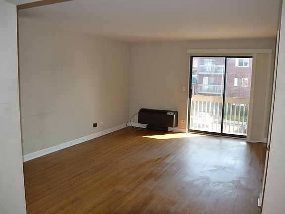 3rd image of 840 N Lakeside Dr APT 2A