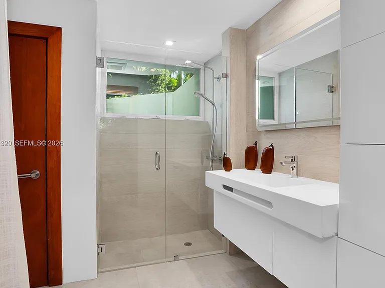 2475 S Bayshore Dr — Photo 25
