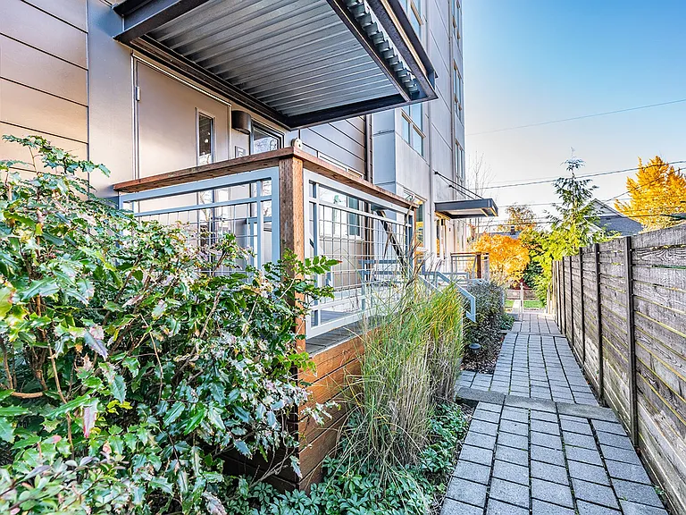 OneOne6 Apartments — Photo 6