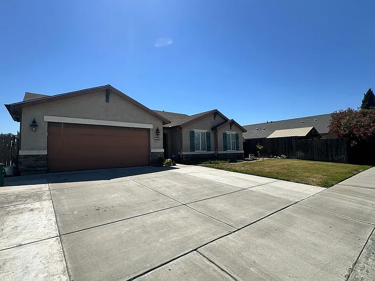 1253 Monterey Ave — Photo 2
