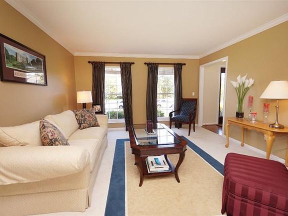 3rd image of 4572 Hyacinth Dr