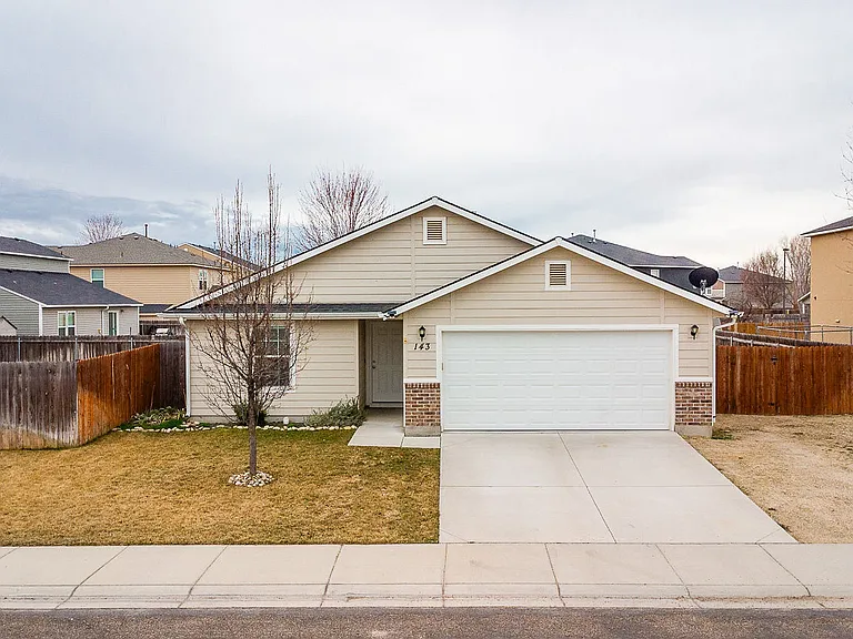 143 E Rose Lake Dr — Photo 1