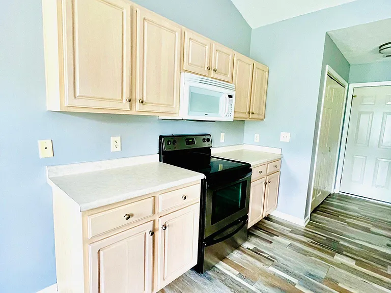 469 W Perry Rd — Photo 14