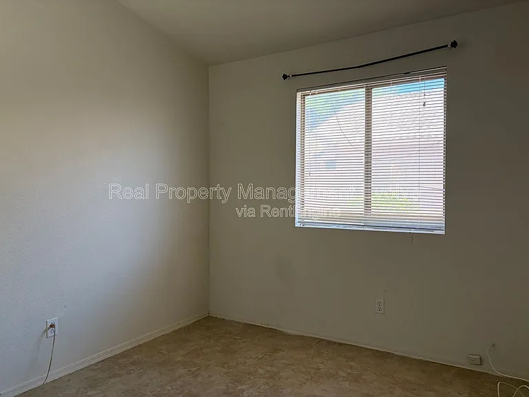 7816 N 54th Ln — Photo 19