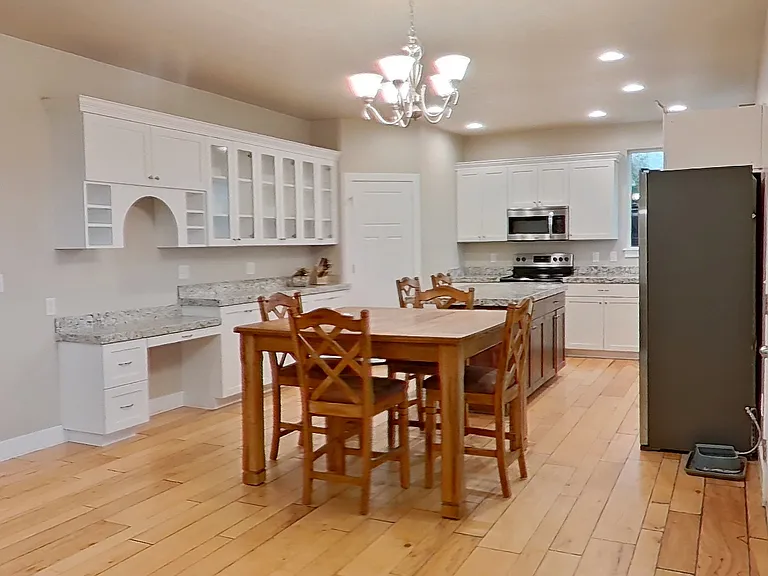 1162 Village Dr — Photo 8