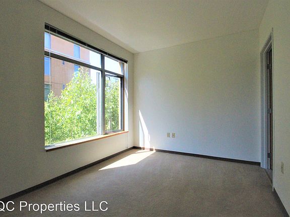 4th image of 701 Columbia St APT 303