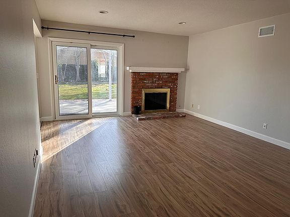4th image of 9122 Gardenia Ave