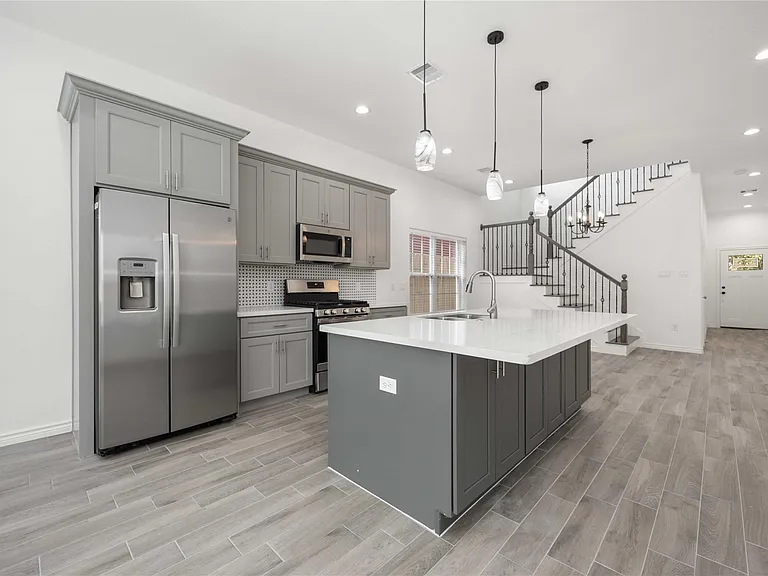 4406 Sterling St #B — Photo 7