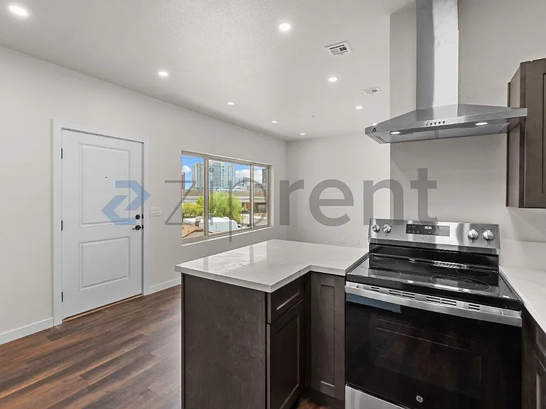 524 N 7th St #5 — Photo 8