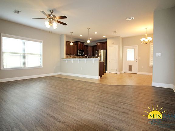 4th image of 105 Green Dr