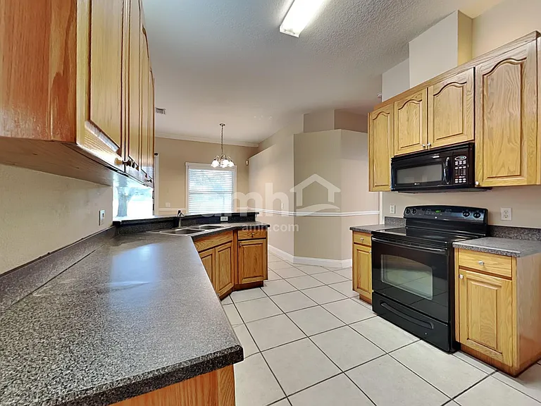 11525 Andy Dr — Photo 3