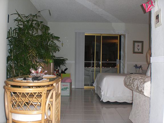 5th image of 7904 West Dr APT 605
