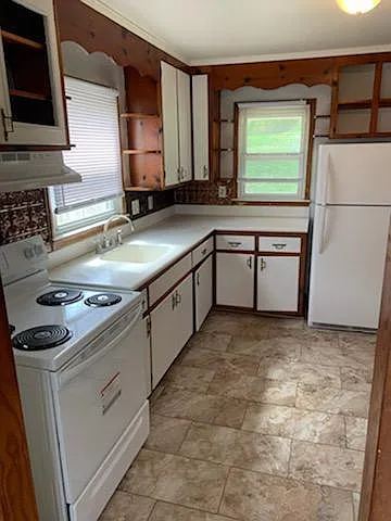 605 Linden Ln photo 1