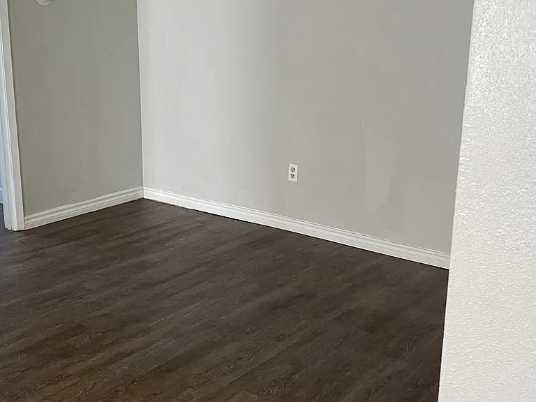 935 Linde St — Photo 6