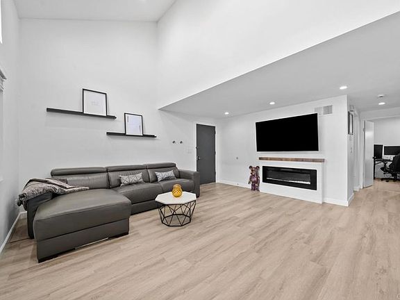 3rd image of 2326 Tocayo Ave Unit 68
