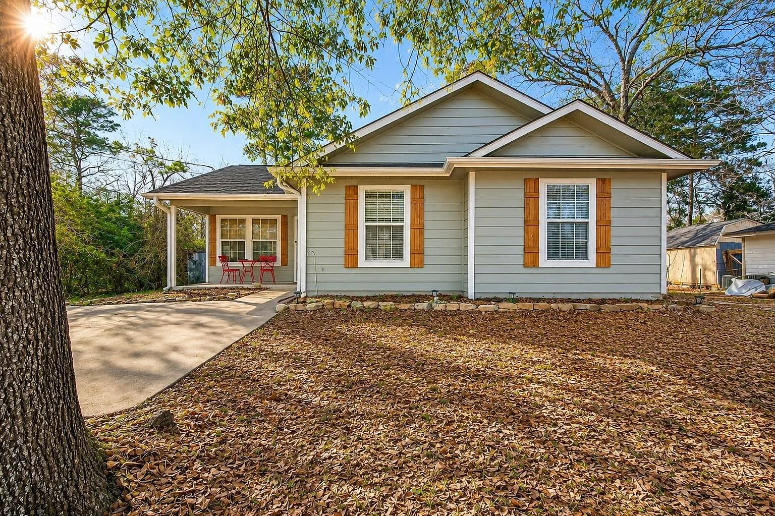3 bed, 2.0 bath, 1040 sqft, $1,700 — Photo 1