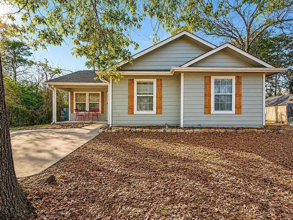 10391 Royal Magnolia Dr