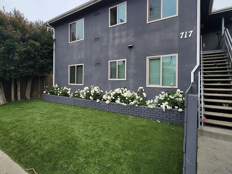w717 — Photo 1