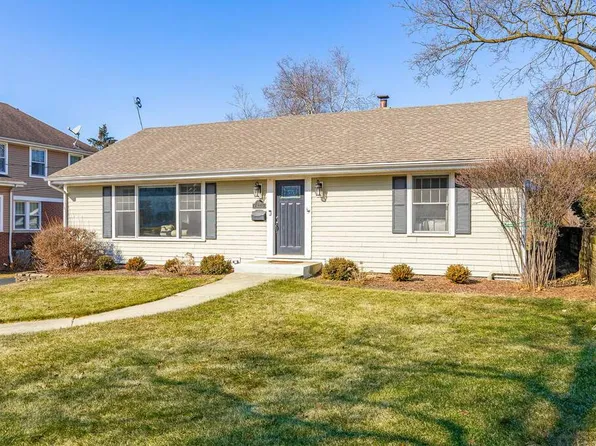 719 E Willow Ave, Wheaton, IL 60187