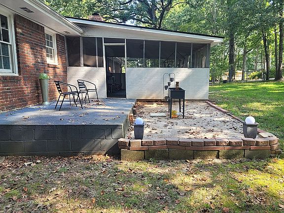 4th image of 805 Hickory Ln