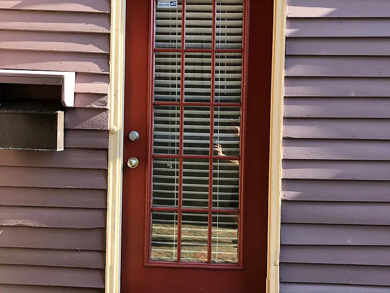 Side entrance along driveway