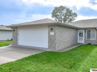 741 Folsom Ln, Lincoln, NE 68522