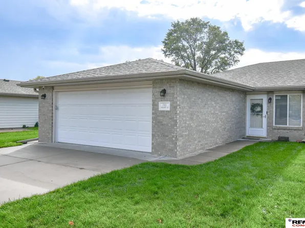 741 Folsom Ln, Lincoln, NE 68522