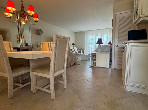 220 Kings Point Drive #210, Sunny Isles Beach, FL 33160