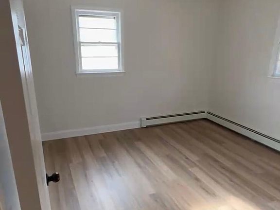 4th image of 328 Leeward Ave