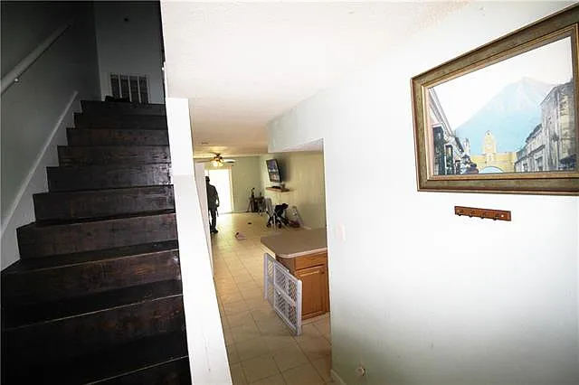 2710 Helena St — Photo 2