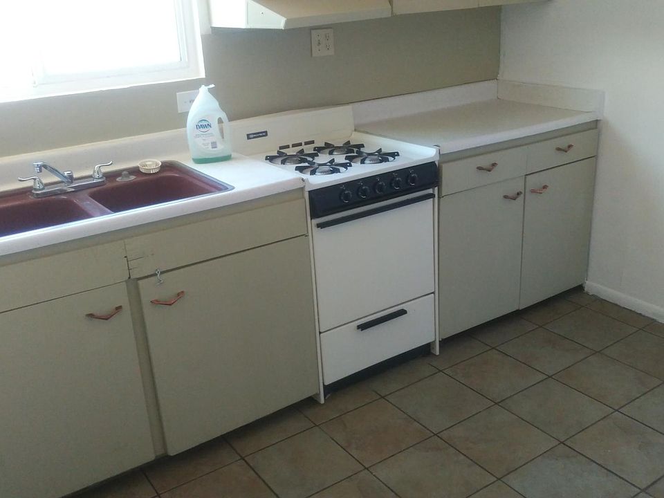 2nd image of 400 Lee Ave APT 3