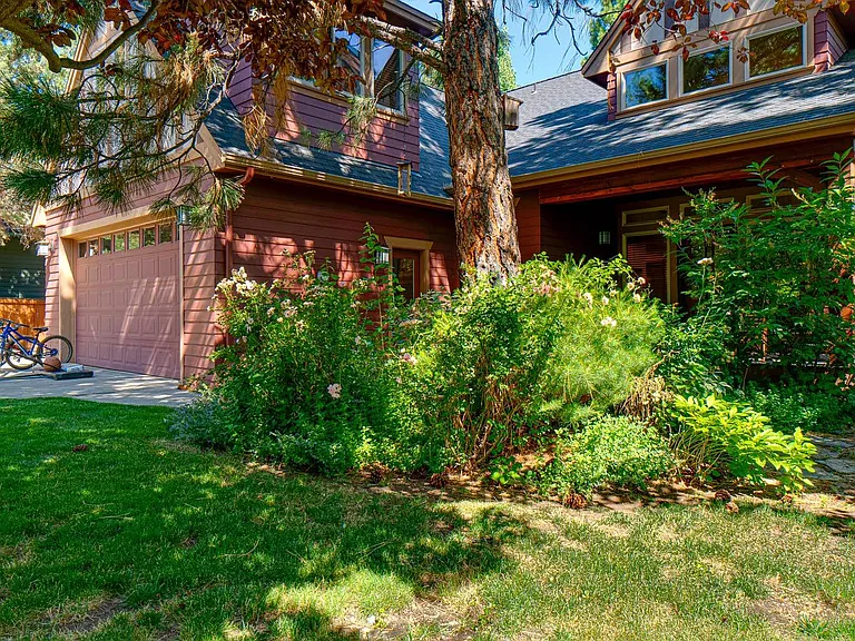 2601 NW Crossing Dr — Photo 26