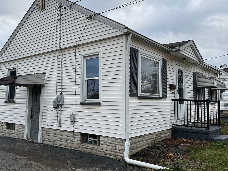 2nd image of 2925 Julian St