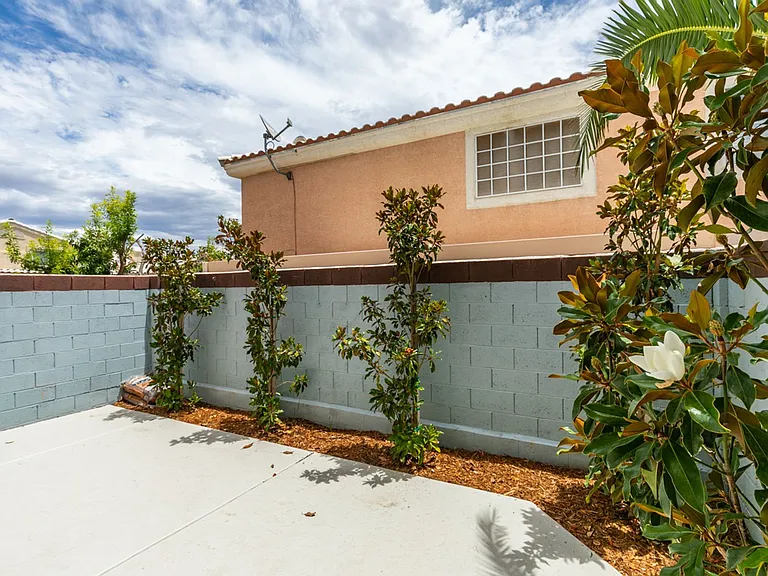 8449 Blue Island Ave — Photo 29