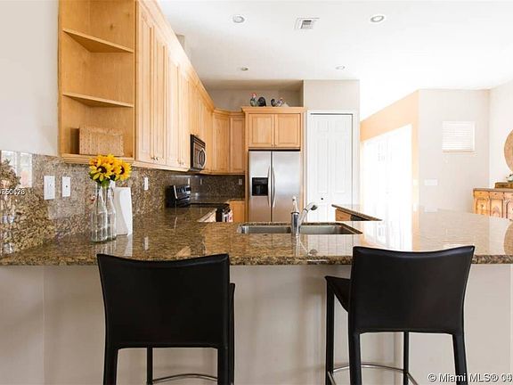 5th image of 4549 Poinciana St #4549