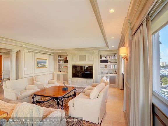 5th image of 3000 Holiday Dr APT 1202