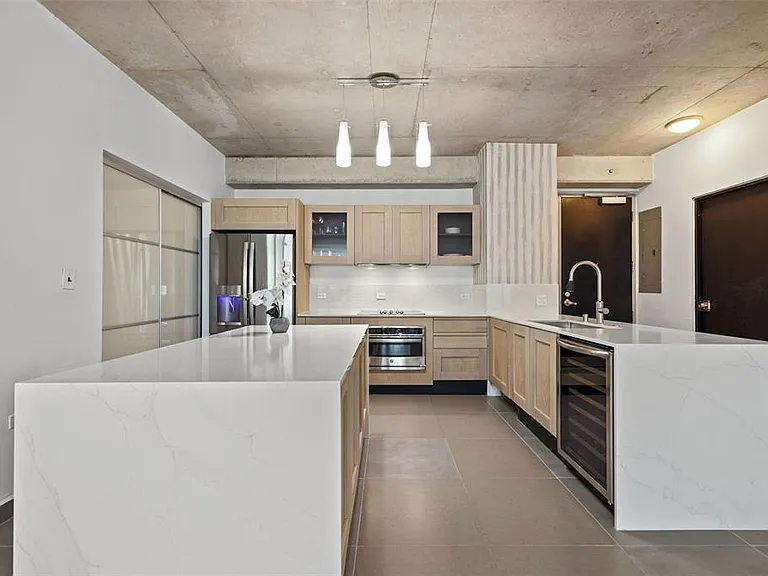 404 Avenue Constitucion #7 — Photo 3