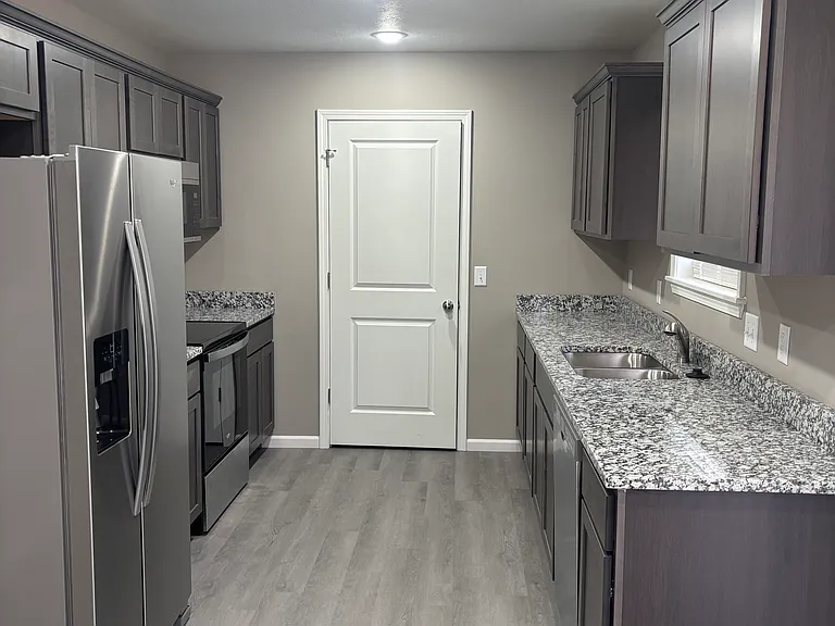 310 Pine Woods Village Dr — Photo 2