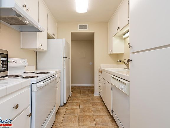 4th image of 287 Tradewinds Dr APT 10