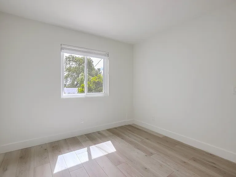 19312 Harding Ln — Photo 26