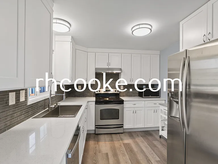3619 N Thor St — Photo 2