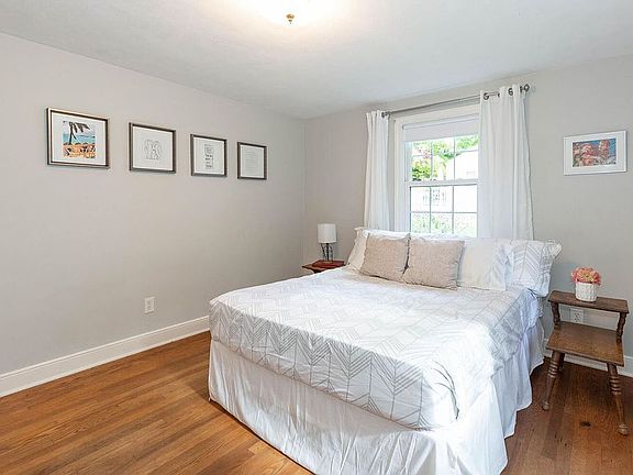 4th image of 2048 Middletown Ave