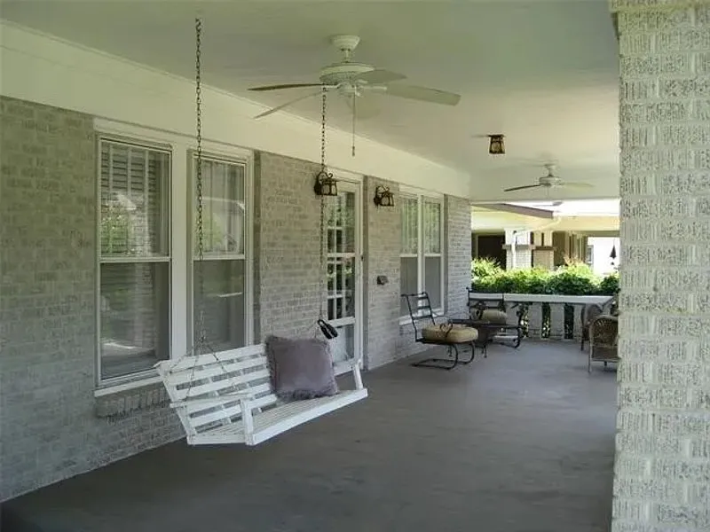 4 bed, 2.0 bath, 2148 sqft, $4,500 — Photo 2