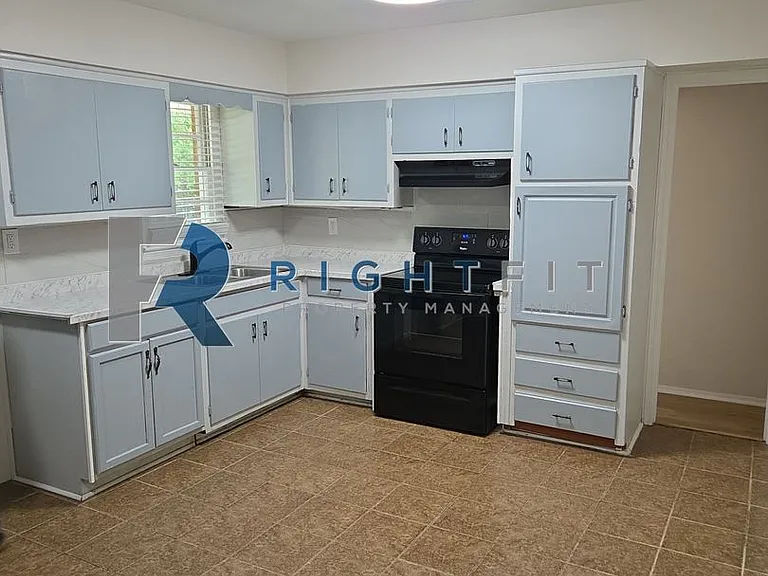4768 Wellborn Dr — Photo 5